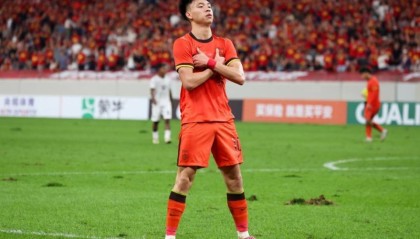 25分钟独造4球！王钰栋拯救U22国足，3分钟双响炮
