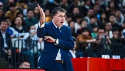 正式确定！中国男篮教练重返CBA，成为新疆队主帅，冲击前四|新疆男篮|格兰|北控男篮|刘炜|福建男篮_新浪体育_新浪新闻